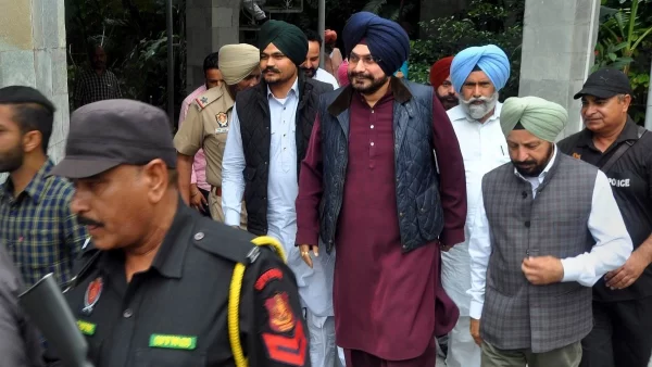 Sidhu at Moose Wala house, to take up law and order issue in Punjab