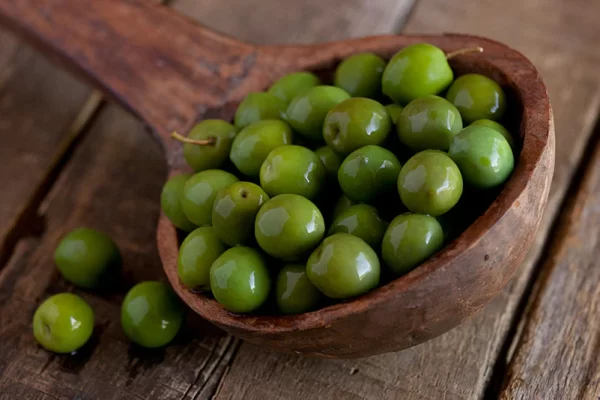 Nature's Green Gems: Uncovering the Health Benefits and Side Effects of Olives 