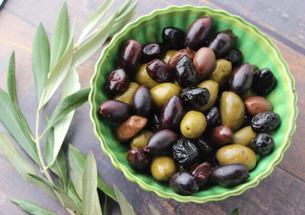 Nature's Green Gems: Uncovering the Health Benefits and Side Effects of Olives 